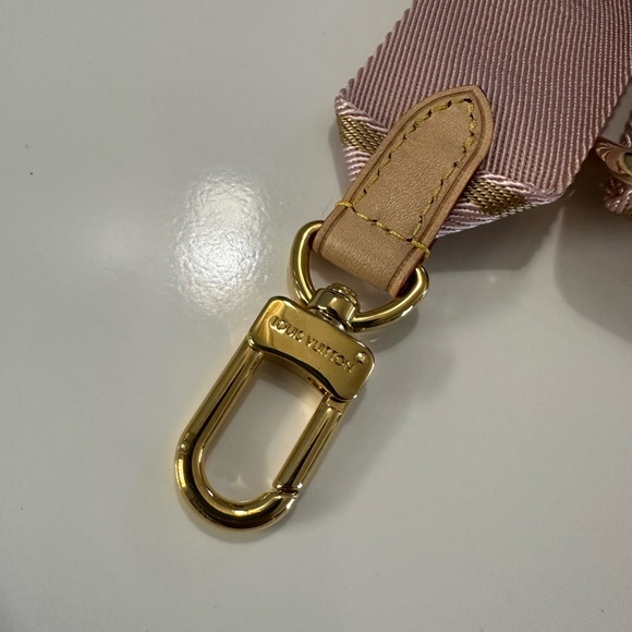 Louis Vuitton Pink Strap with Gold Clips - Picture 3 of 6